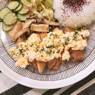 鶏もも肉唐揚げ タルタルソースのせ！